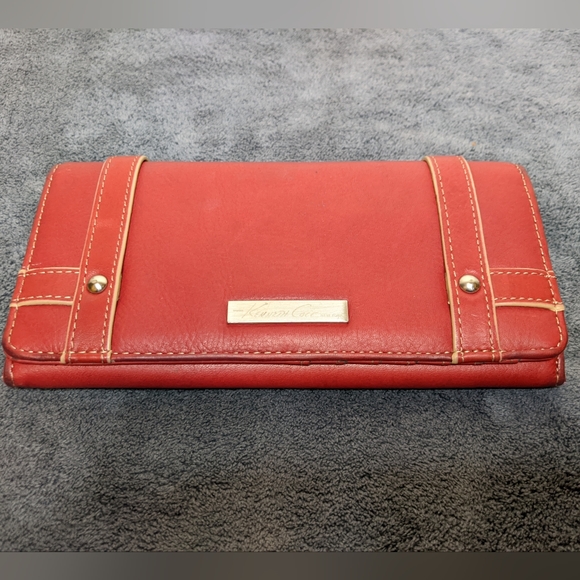 Kenneth Cole New York Handbags - Kenneth Cole Genuine Leather Woman's clutch Wallet